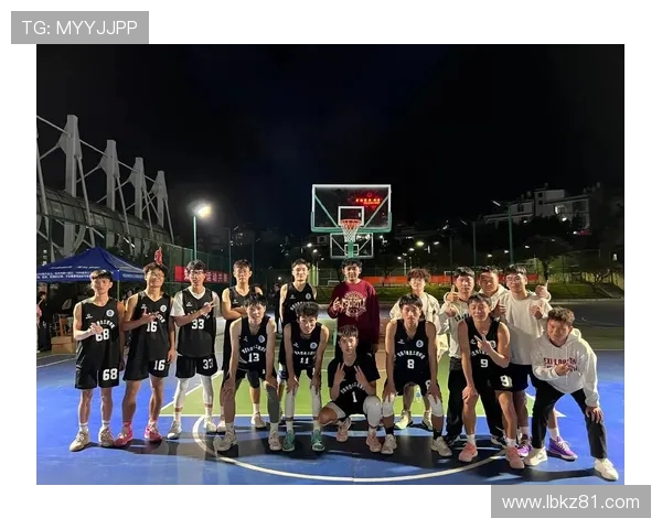 上海篮球队的速度之美:探索快速进攻与团队配合的完美结合 上海篮球队的速度之美:探索快速进攻与团队配合的完美结合