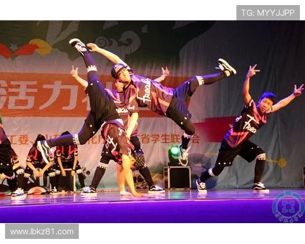 全国街舞大赛点评：深圳飞盘队在团队意识与配合上的精彩表现分析