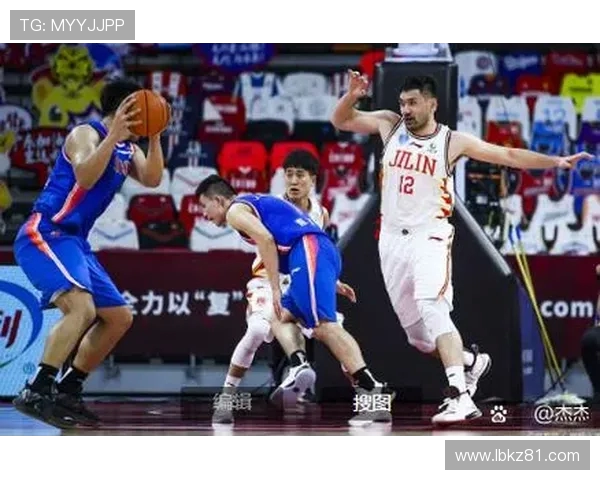 成都篮球队以77分领跑精英赛积分榜展现强劲实力