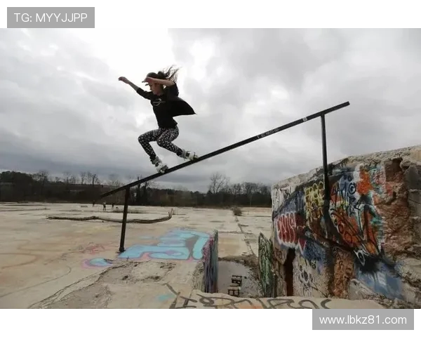 武汉极限运动队在滑板精英赛中以64分领先积分榜，展现出强劲实力