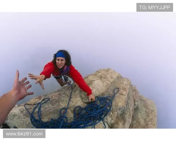 成都攀岩队在极限运动嘉年华中的耐力表现精彩点评与分析